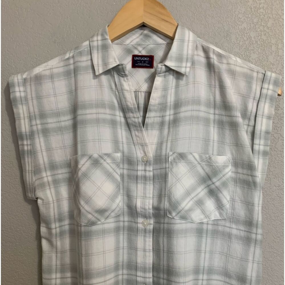 UNTUCKit Villefranchie Plaid Button Front Top Size 0 White Gray Cotton TENCEL - Picture 4 of 8